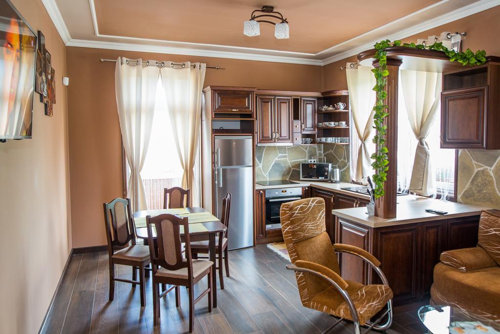 The Golden Eagle Apartment วิสโซเค ดาตรี ภายนอก รูปภาพ