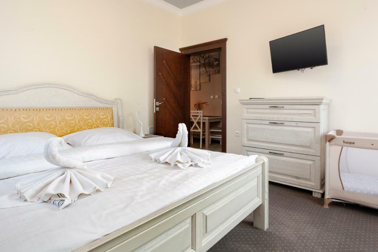 The Golden Eagle Apartment วิสโซเค ดาตรี ภายนอก รูปภาพ